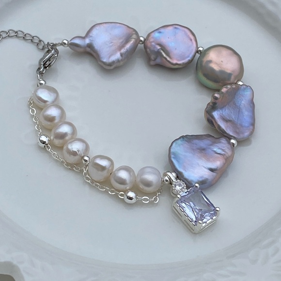 B59-Handmade High Quality Petal Pearl And White Bracelet - Picture 2 of 10